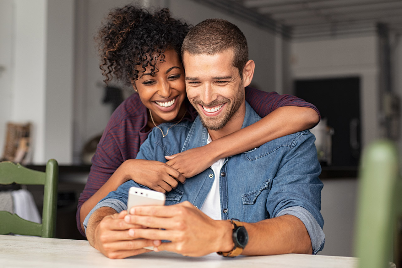 1280 couple using mobile cell phone
